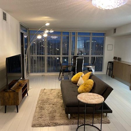 Cozy Open Concept 2Br 2Bath W/Parking -Jays/Cn Apartment Toronto Exterior photo