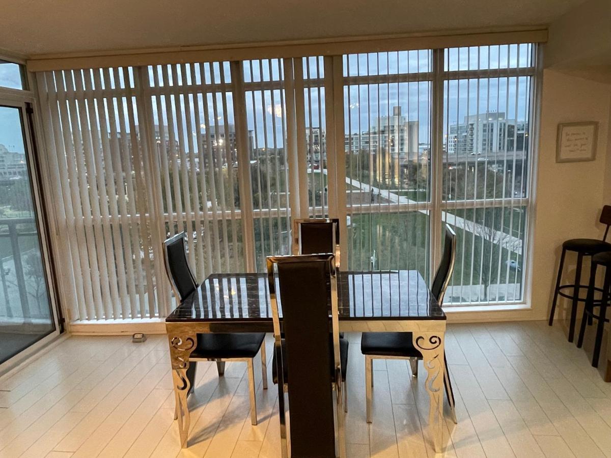 Cozy Open Concept 2Br 2Bath W/Parking -Jays/Cn Apartment Toronto Exterior photo