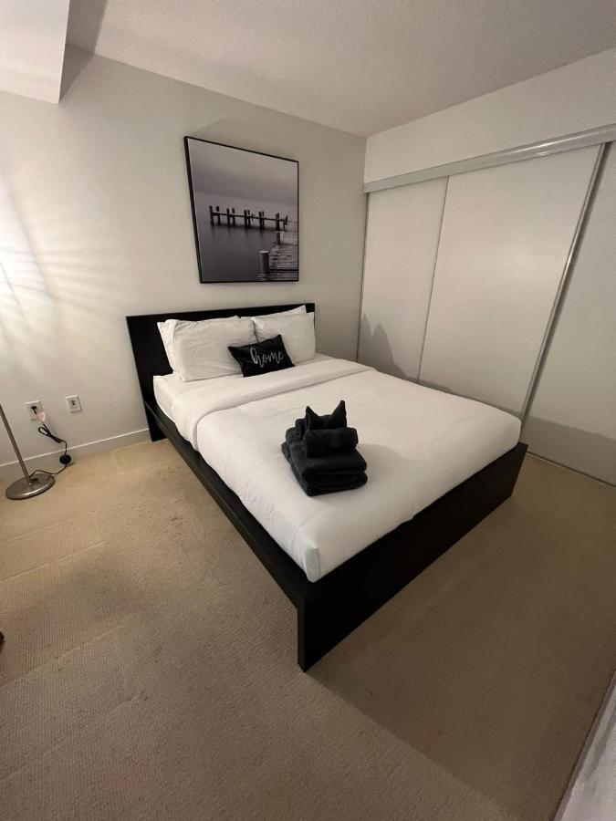 Cozy Open Concept 2Br 2Bath W/Parking -Jays/Cn Apartment Toronto Exterior photo