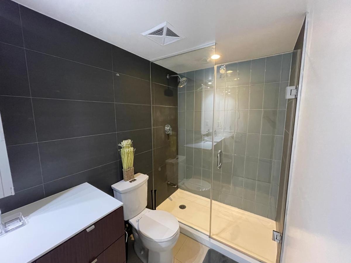 Cozy Open Concept 2Br 2Bath W/Parking -Jays/Cn Apartment Toronto Exterior photo